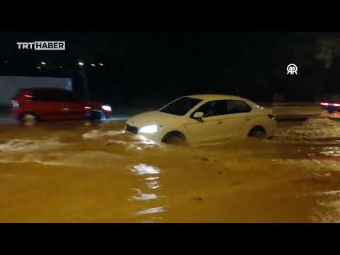 İstanbul'da sağanak: Metroyu su bastı