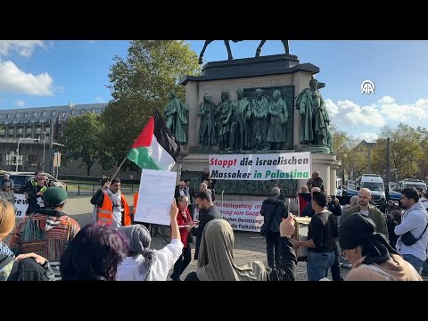 COLOGNE - Palestinians and Israelis held separate rallies in the same square in Germany